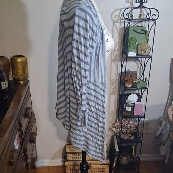 Kohls So Two Tone Grey Striped Draped Light Cardigan Size Medium - Picture 2 of 6